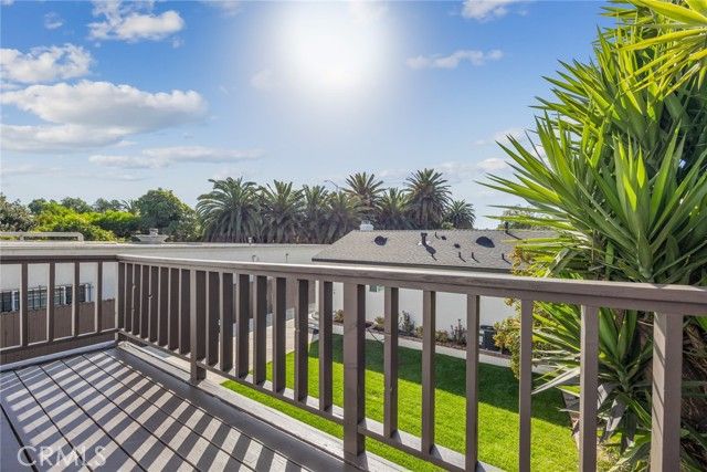 2460 Stoner Avenue, Los Angeles, CA 90064