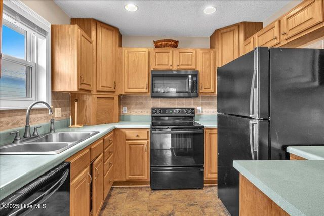 734 Sloop Pointe Lane, Kure Beach, NC 28449