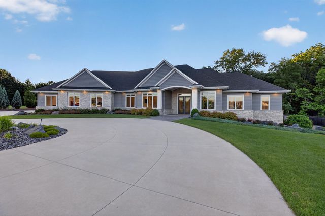 1214 Lakeshore Drive, Cedar Falls, IA 50613