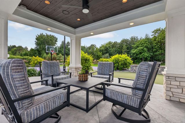 1214 Lakeshore Drive, Cedar Falls, IA 50613