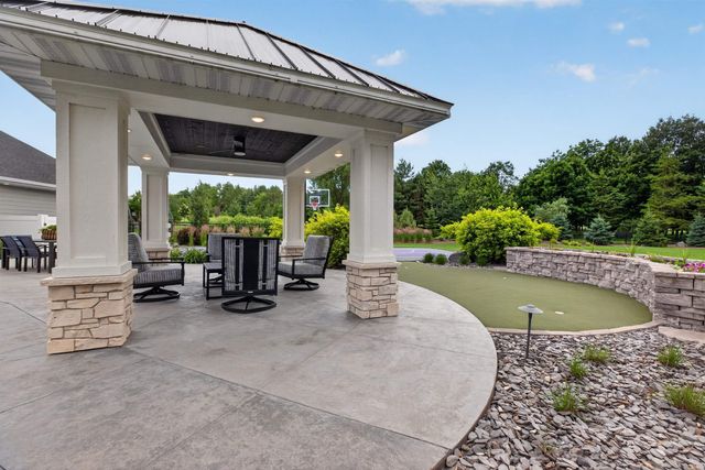 1214 Lakeshore Drive, Cedar Falls, IA 50613