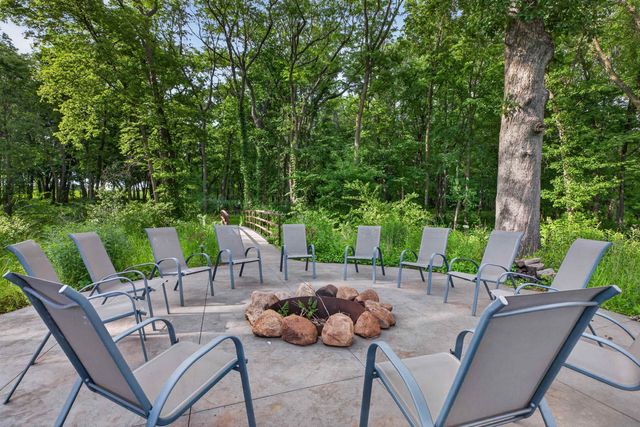 1214 Lakeshore Drive, Cedar Falls, IA 50613