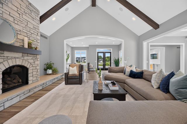 1214 Lakeshore Drive, Cedar Falls, IA 50613