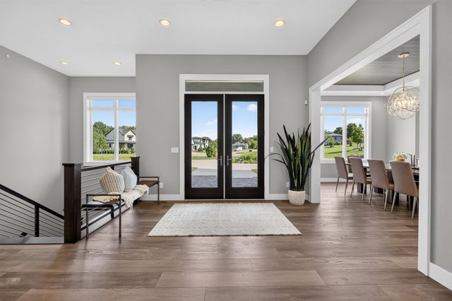 1214 Lakeshore Drive, Cedar Falls, IA 50613