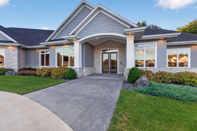 1214 Lakeshore Drive, Cedar Falls, IA 50613