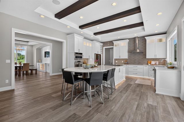 1214 Lakeshore Drive, Cedar Falls, IA 50613