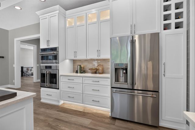 1214 Lakeshore Drive, Cedar Falls, IA 50613