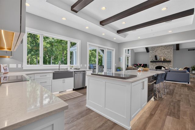 1214 Lakeshore Drive, Cedar Falls, IA 50613