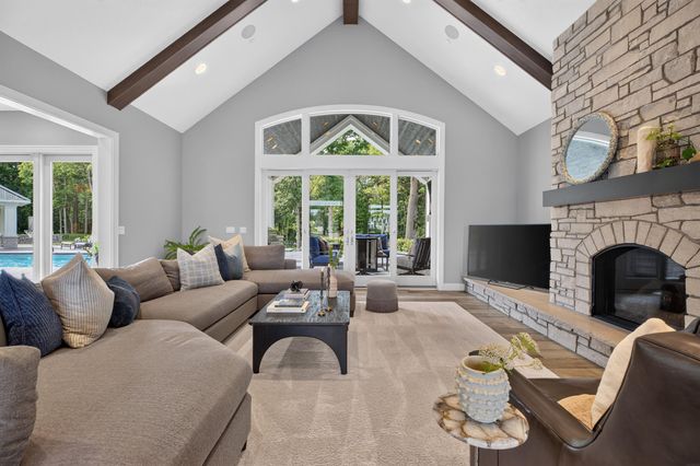 1214 Lakeshore Drive, Cedar Falls, IA 50613