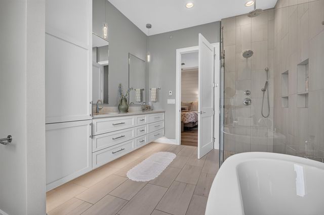 1214 Lakeshore Drive, Cedar Falls, IA 50613