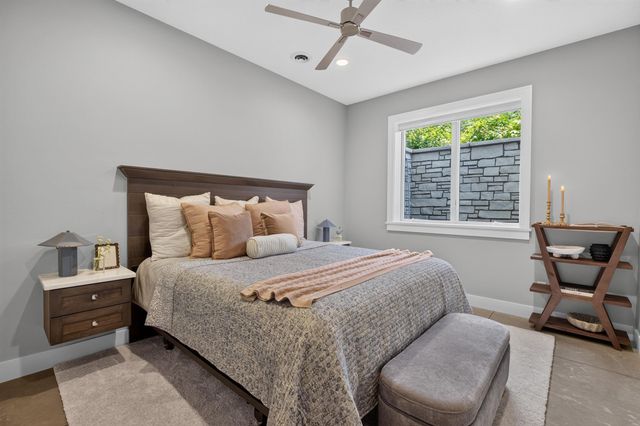 1214 Lakeshore Drive, Cedar Falls, IA 50613