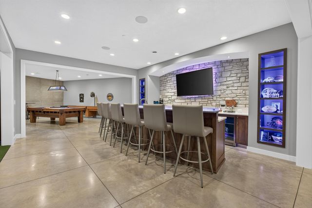 1214 Lakeshore Drive, Cedar Falls, IA 50613