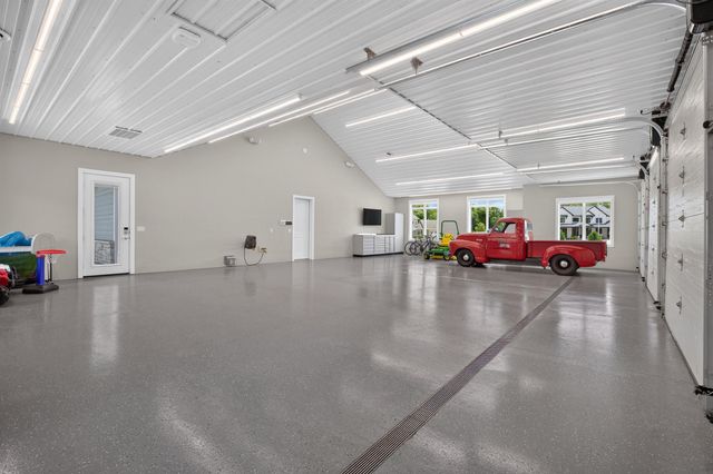 1214 Lakeshore Drive, Cedar Falls, IA 50613