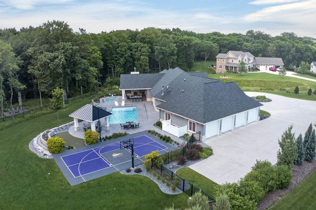 1214 Lakeshore Drive, Cedar Falls, IA 50613