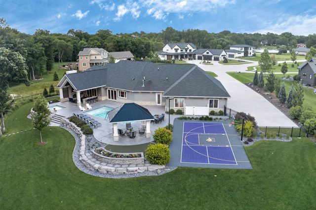 1214 Lakeshore Drive, Cedar Falls, IA 50613