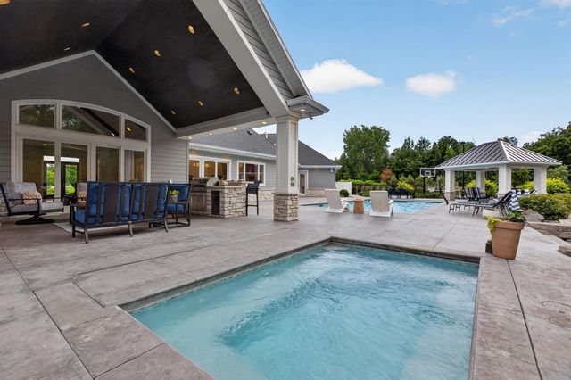 1214 Lakeshore Drive, Cedar Falls, IA 50613