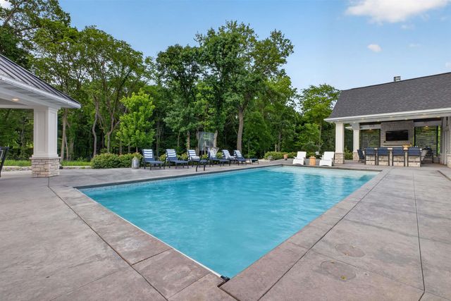 1214 Lakeshore Drive, Cedar Falls, IA 50613