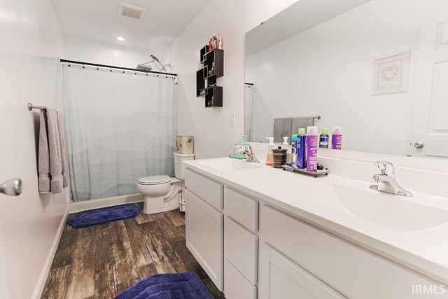 10500 Roszalka Court, Granger, IN 46530