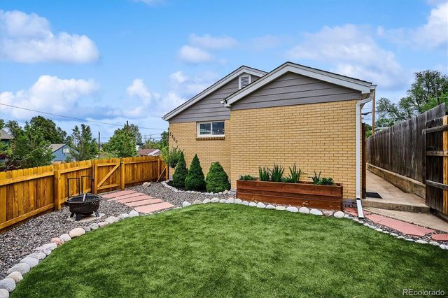 3560 N Steele Street, Denver, CO 80205