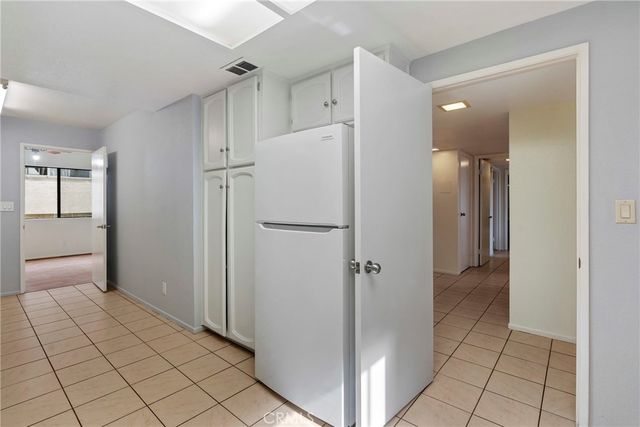 7625 Reseda Boulevard 104, Reseda, CA 91335