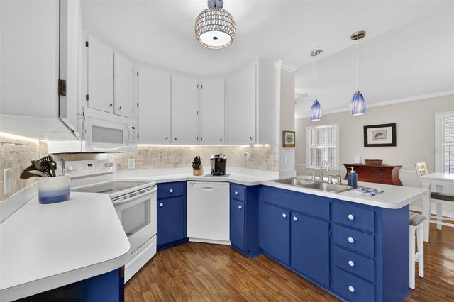 936 N BAKER STREET, Mount Dora, FL 32757