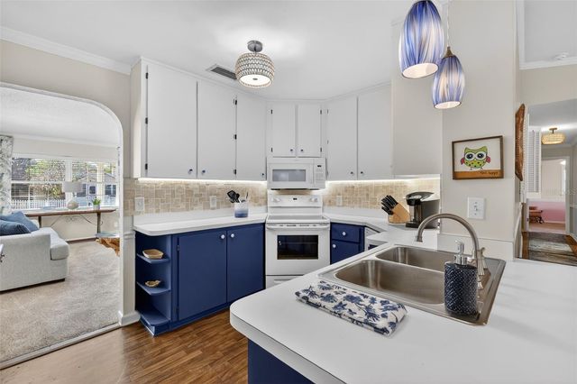 936 N BAKER STREET, Mount Dora, FL 32757