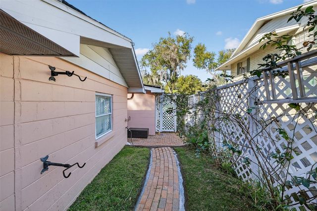936 N BAKER STREET, Mount Dora, FL 32757