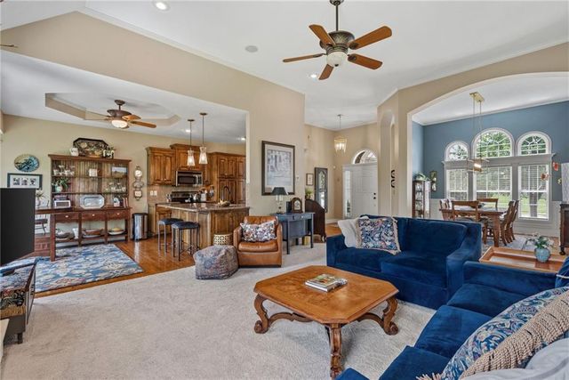 1522 Ventnor Lane, Raymore, MO 64083