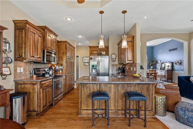 1522 Ventnor Lane, Raymore, MO 64083