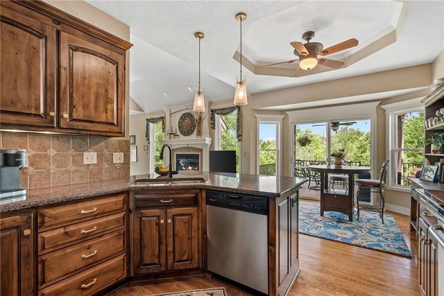 1522 Ventnor Lane, Raymore, MO 64083