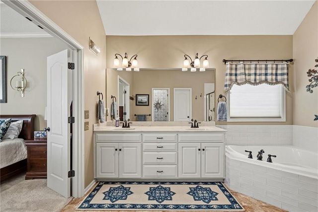 1522 Ventnor Lane, Raymore, MO 64083