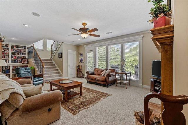 1522 Ventnor Lane, Raymore, MO 64083