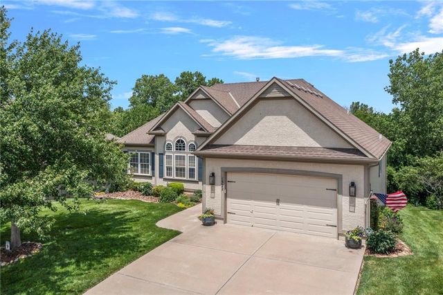 1522 Ventnor Lane, Raymore, MO 64083