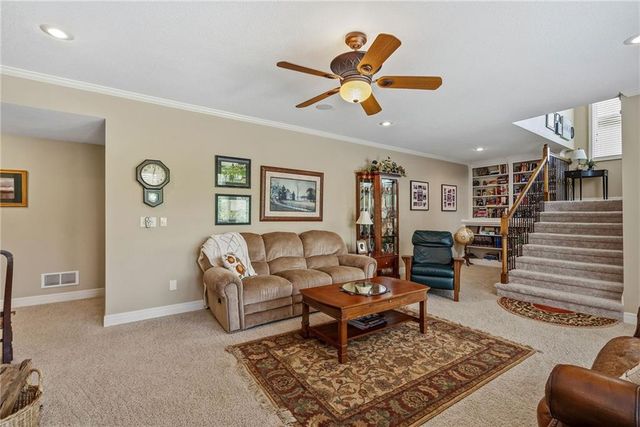 1522 Ventnor Lane, Raymore, MO 64083