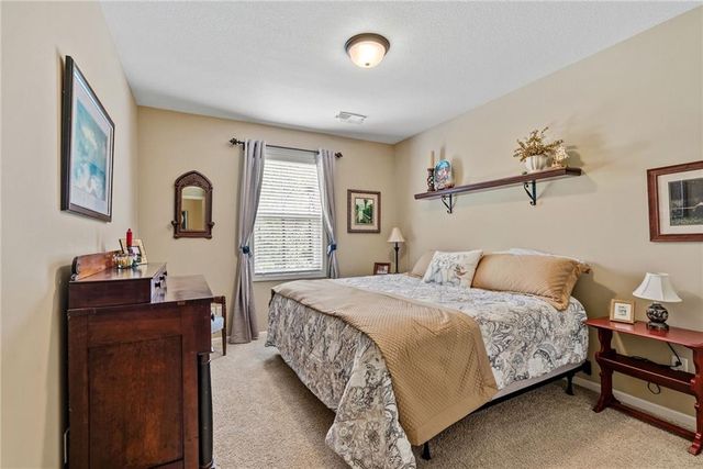 1522 Ventnor Lane, Raymore, MO 64083