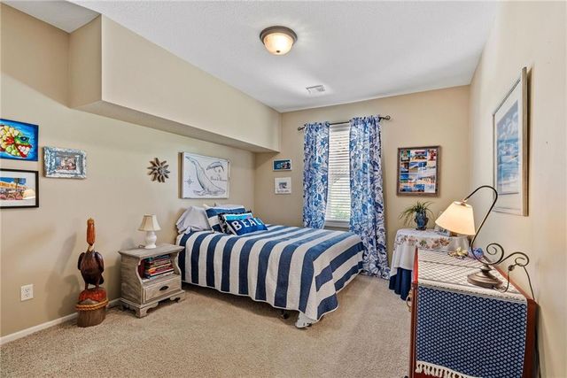 1522 Ventnor Lane, Raymore, MO 64083