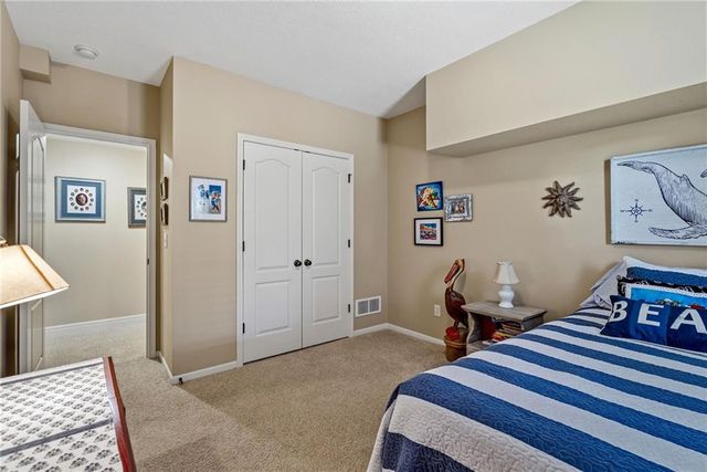 1522 Ventnor Lane, Raymore, MO 64083