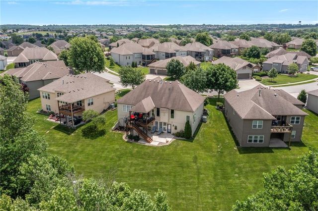 1522 Ventnor Lane, Raymore, MO 64083