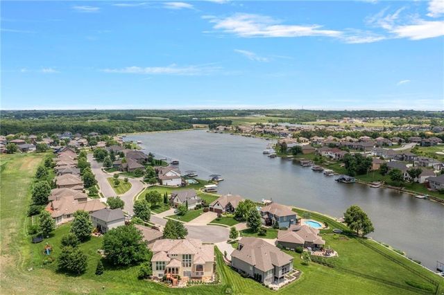 1522 Ventnor Lane, Raymore, MO 64083