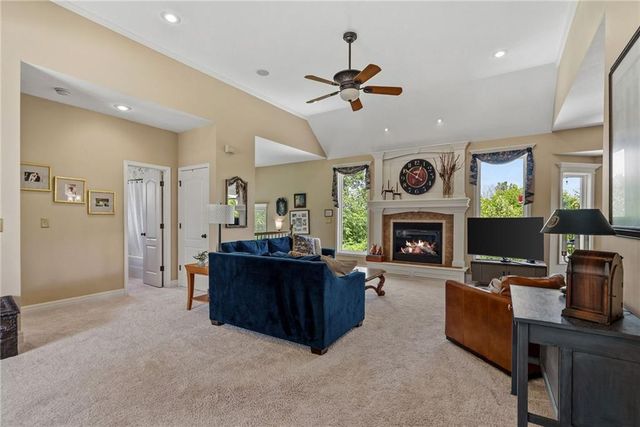 1522 Ventnor Lane, Raymore, MO 64083