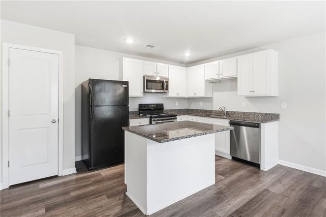 121 W Lexington Avenue, Griffin, GA 30223