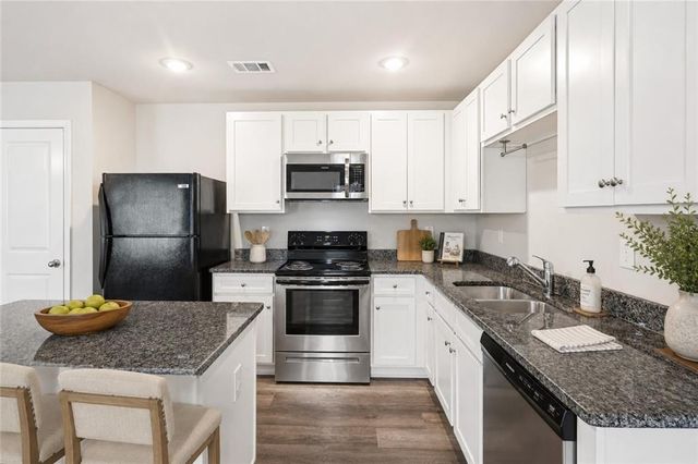 121 W Lexington Avenue, Griffin, GA 30223