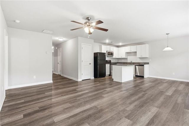 121 W Lexington Avenue, Griffin, GA 30223