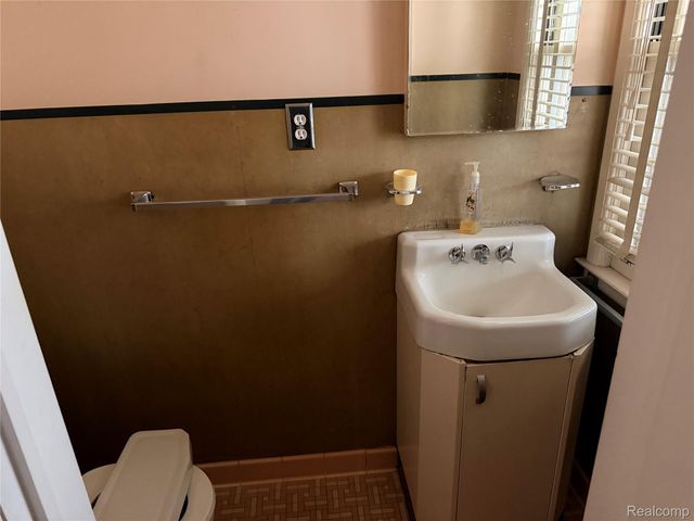 16001 Collingham Drive, Detroit, MI 48205