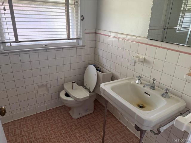 16001 Collingham Drive, Detroit, MI 48205