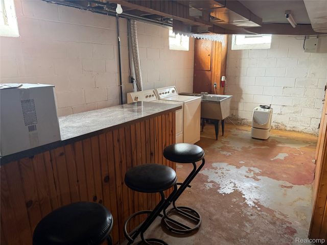 16001 Collingham Drive, Detroit, MI 48205