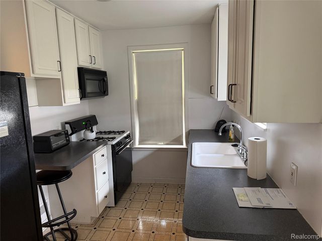 16001 Collingham Drive, Detroit, MI 48205