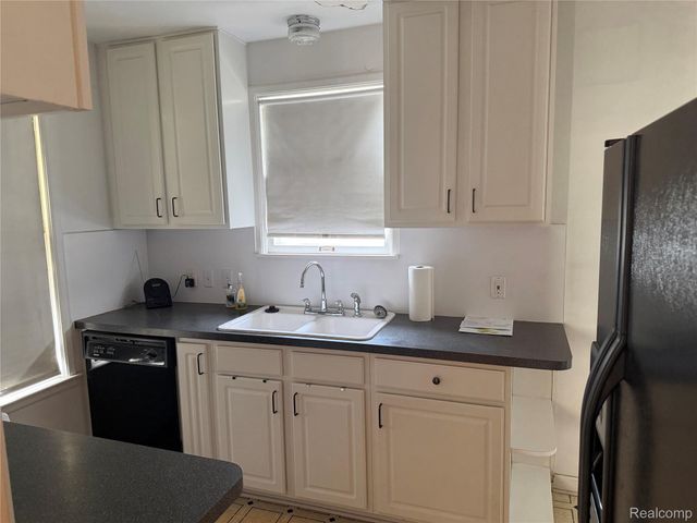 16001 Collingham Drive, Detroit, MI 48205