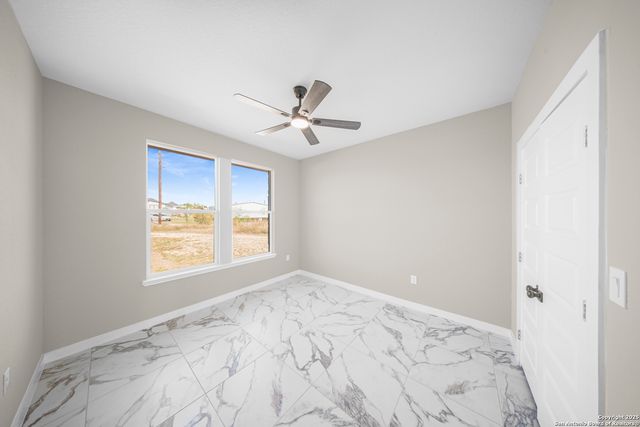 165 Flor Del Sol, San Antonio, TX 78264