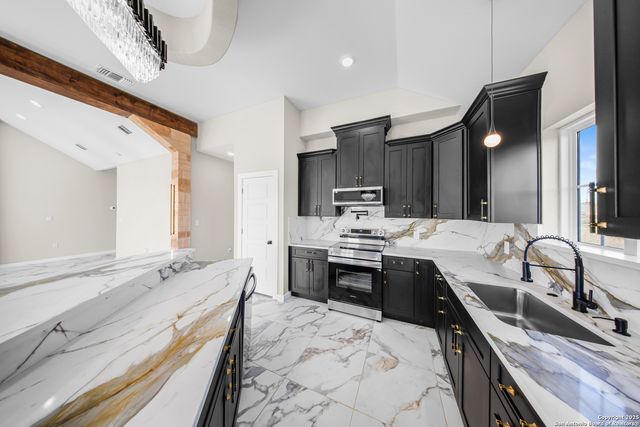 165 Flor Del Sol, San Antonio, TX 78264